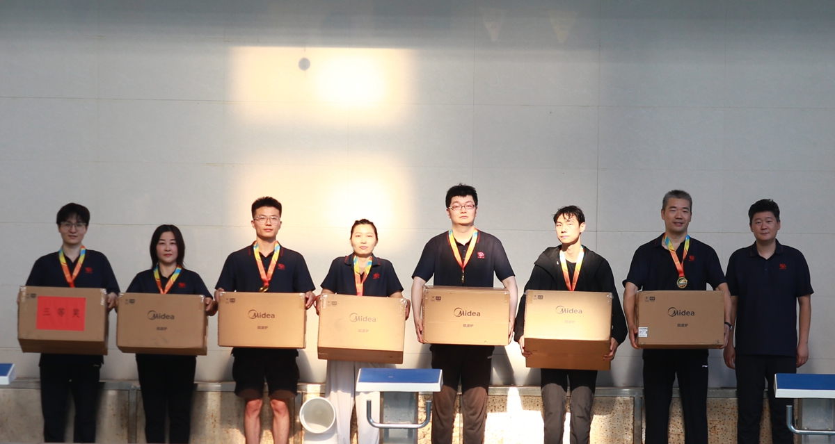 06-公司工會主席、副總經理彥祺為榮獲個人項目第三名的：投標中心王潤龍、中誠服務公司邵巍、信息通信設計院張宇、焦作分公司劉杰、研發(fā)二中心海天陽、正華電訊公司董佳藝、商務部張瑞通 頒獎表彰.JPG